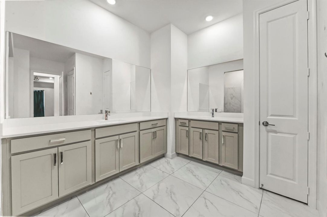 34 Bathroom 02