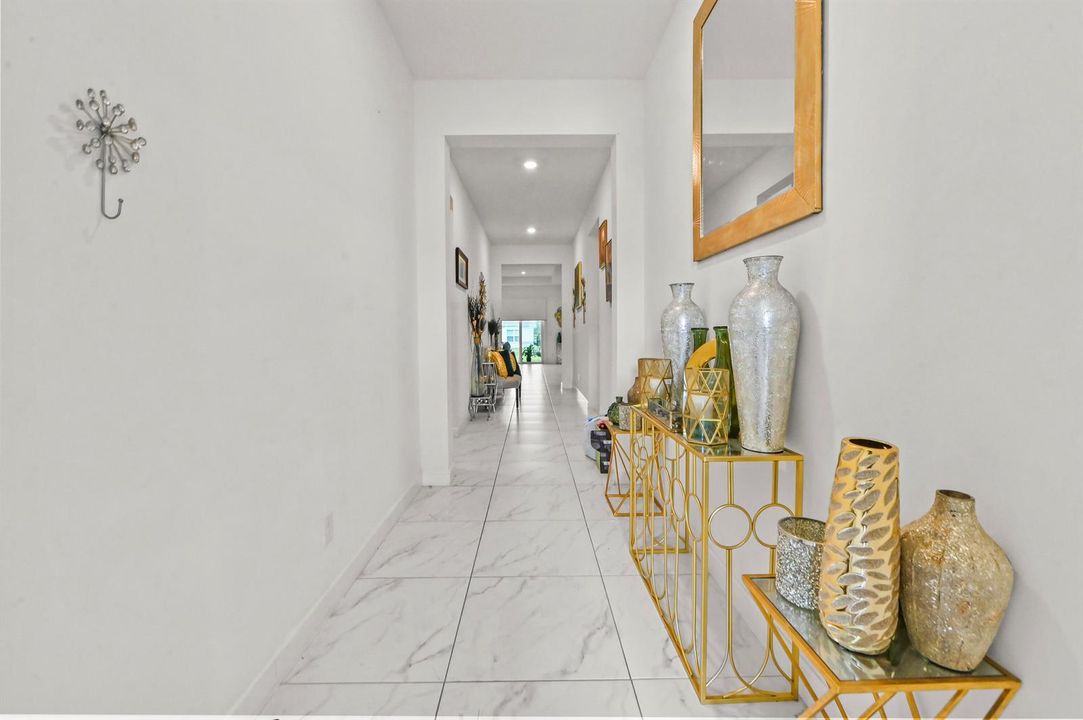 04 Hallway 01