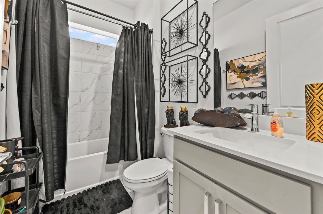23 Bathroom 01