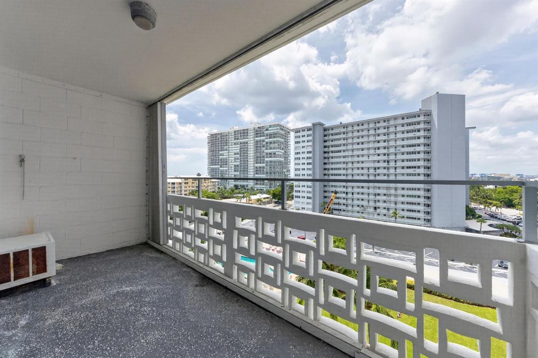 020-029-Balcony-4000x2664