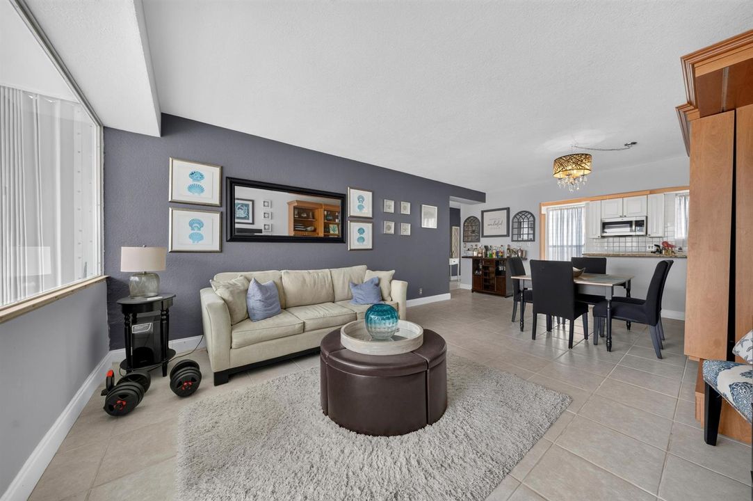 010-017-LivingDining Room-4000x2662