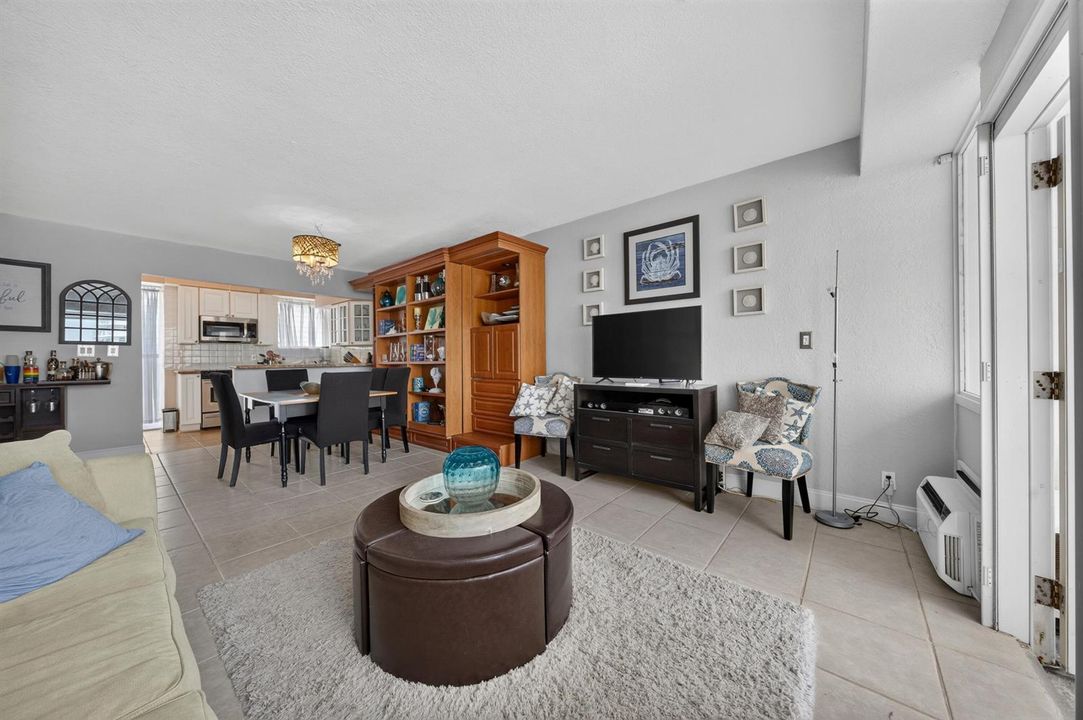 018-013-LivingDining Room-4000x2660
