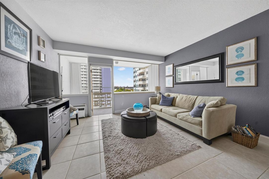 011-025-Living Room-4000x2662
