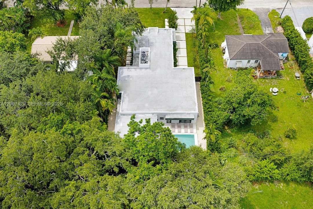 For Sale: $2,600,000 (5 beds, 3 baths, 3058 Square Feet)