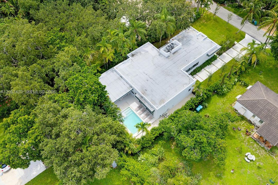 For Sale: $2,600,000 (5 beds, 3 baths, 3058 Square Feet)