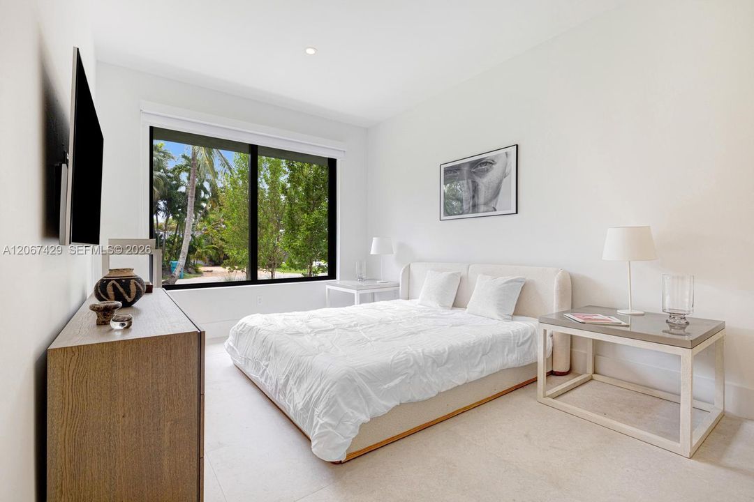 For Sale: $2,600,000 (5 beds, 3 baths, 3058 Square Feet)