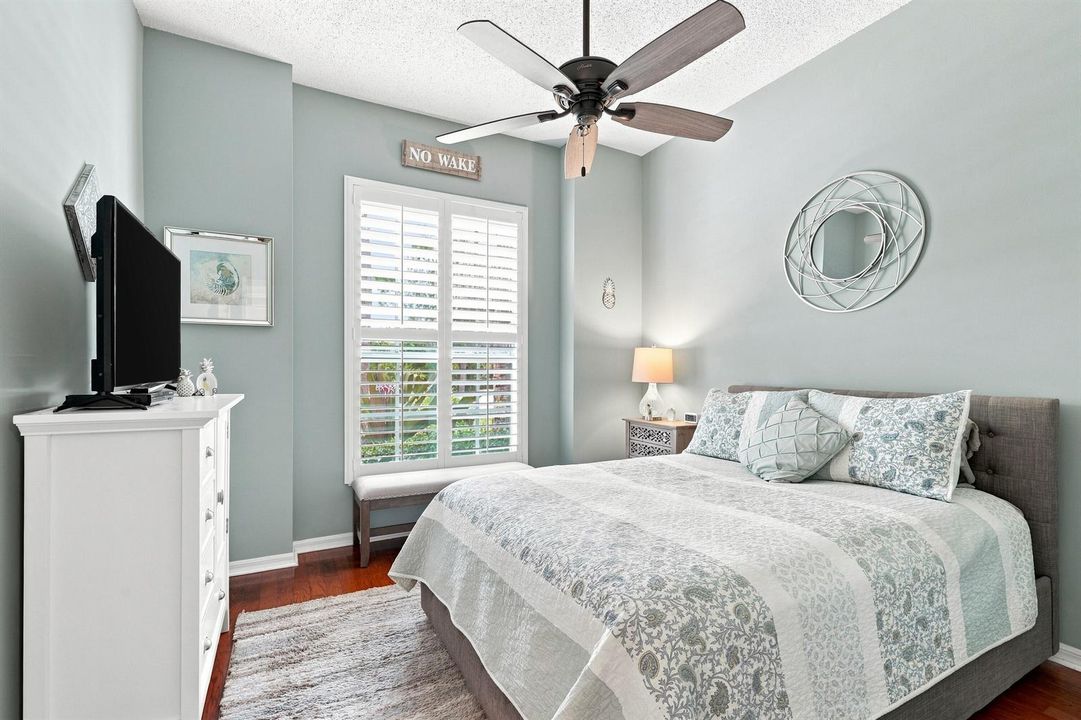 17_bedroom