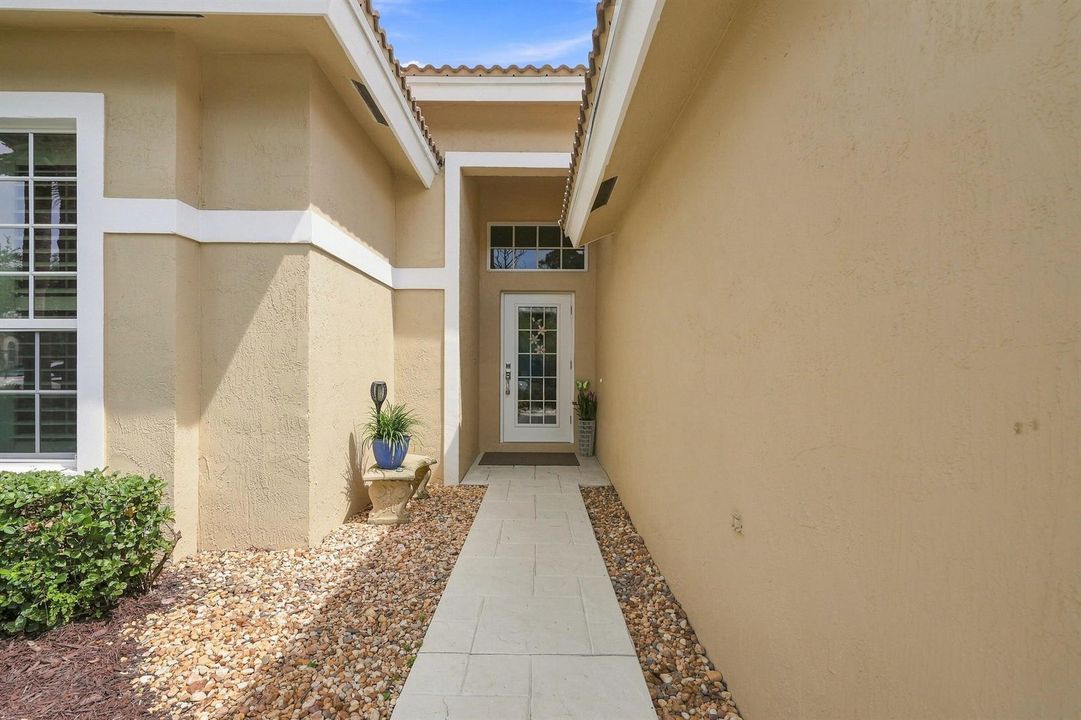 04_exterior entry