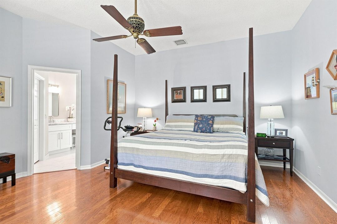 21_primary bedroom