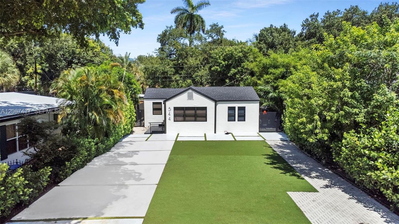For Sale: $759,000 (3 beds, 3 baths, 1388 Square Feet)