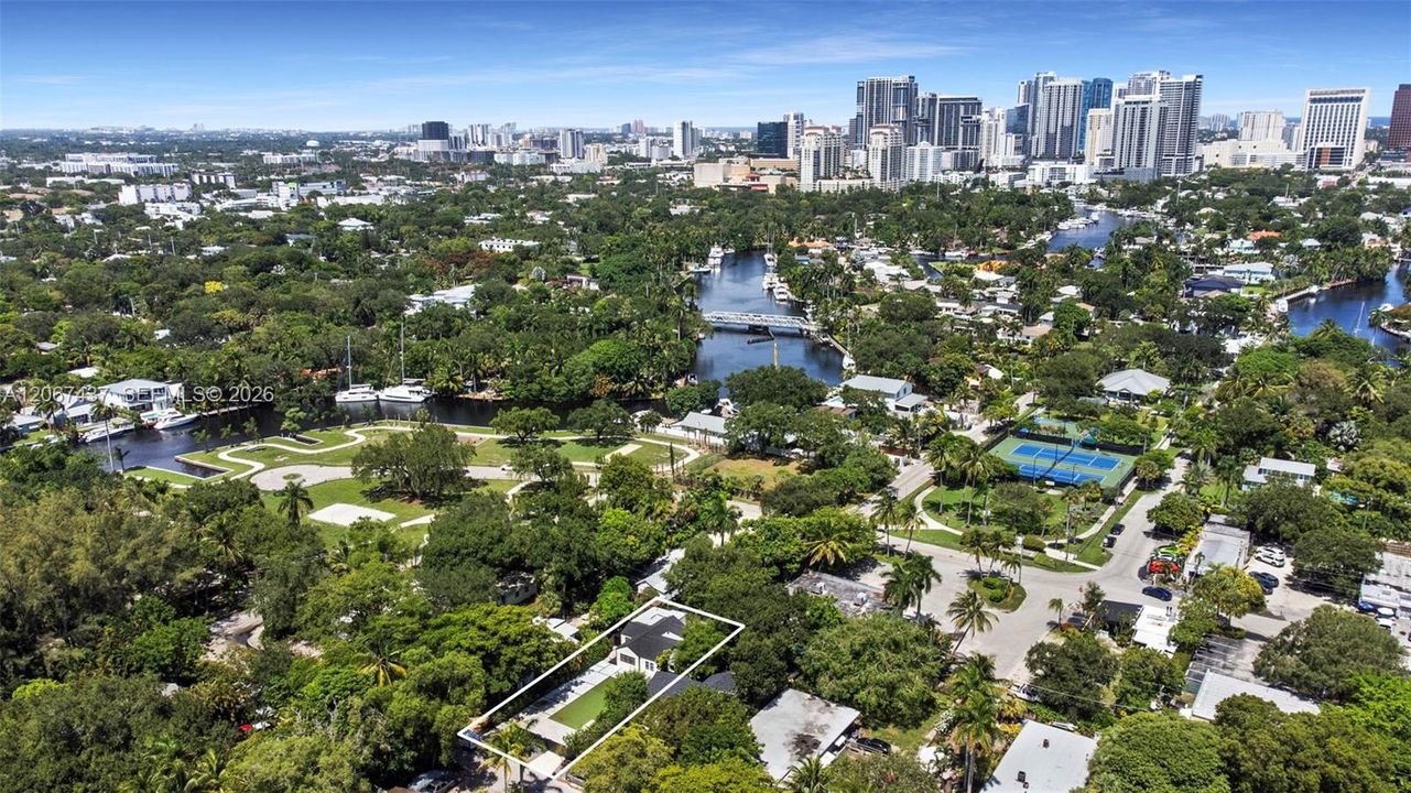 For Sale: $759,000 (3 beds, 3 baths, 1388 Square Feet)