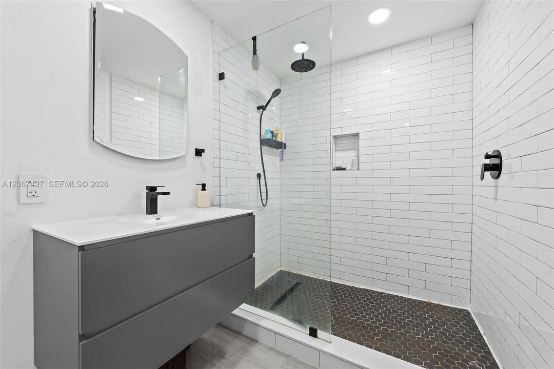 For Sale: $759,000 (3 beds, 3 baths, 1388 Square Feet)