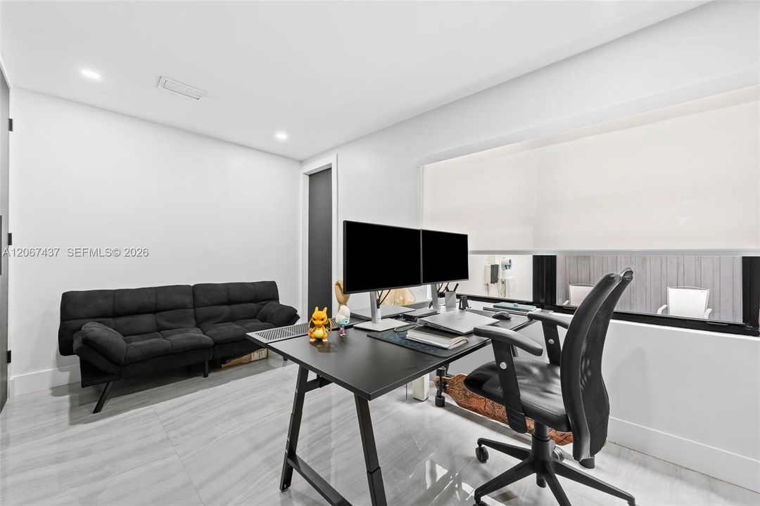 For Sale: $759,000 (3 beds, 3 baths, 1388 Square Feet)