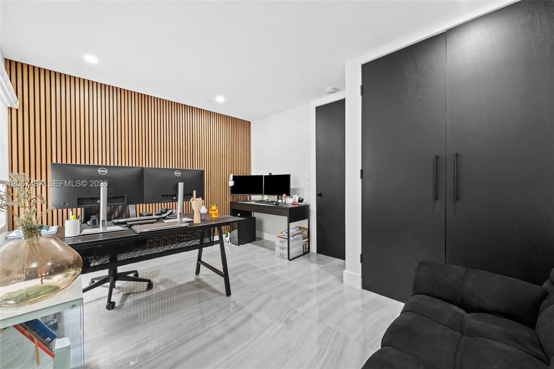 For Sale: $759,000 (3 beds, 3 baths, 1388 Square Feet)