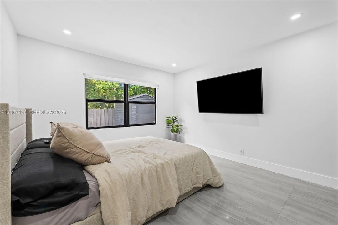 For Sale: $759,000 (3 beds, 3 baths, 1388 Square Feet)