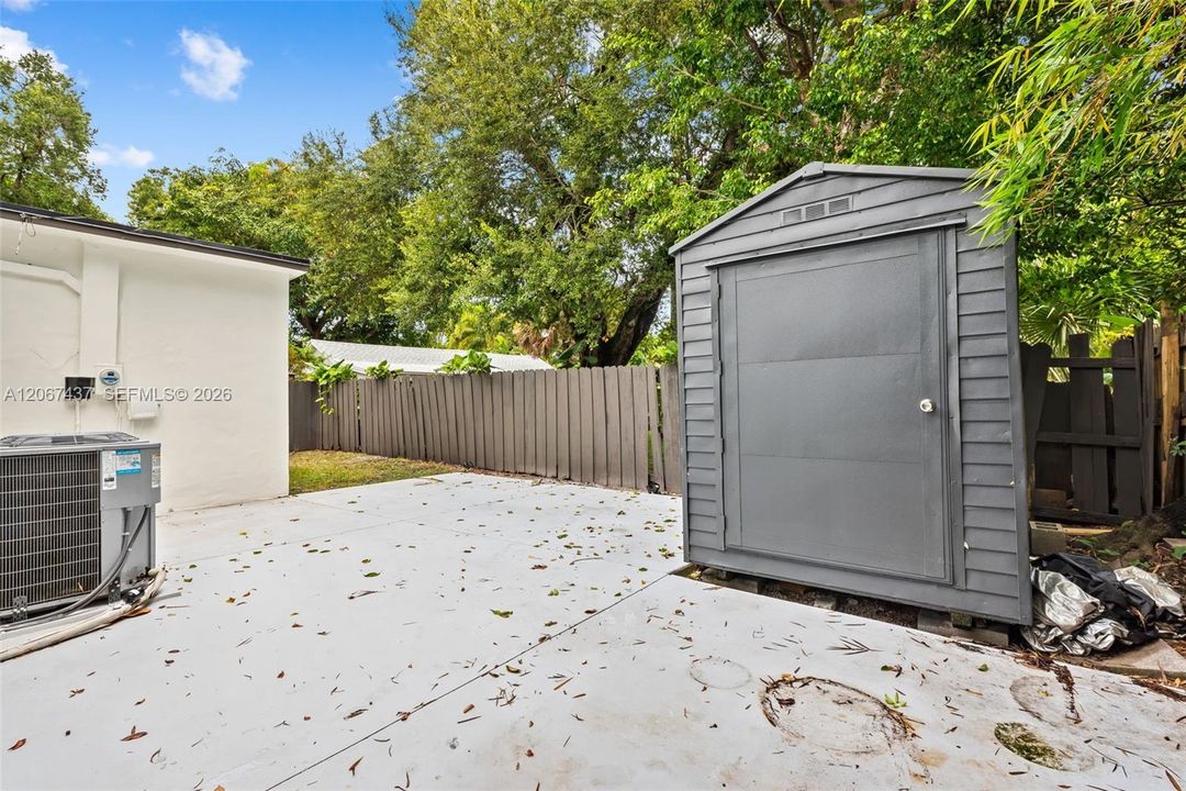 For Sale: $759,000 (3 beds, 3 baths, 1388 Square Feet)