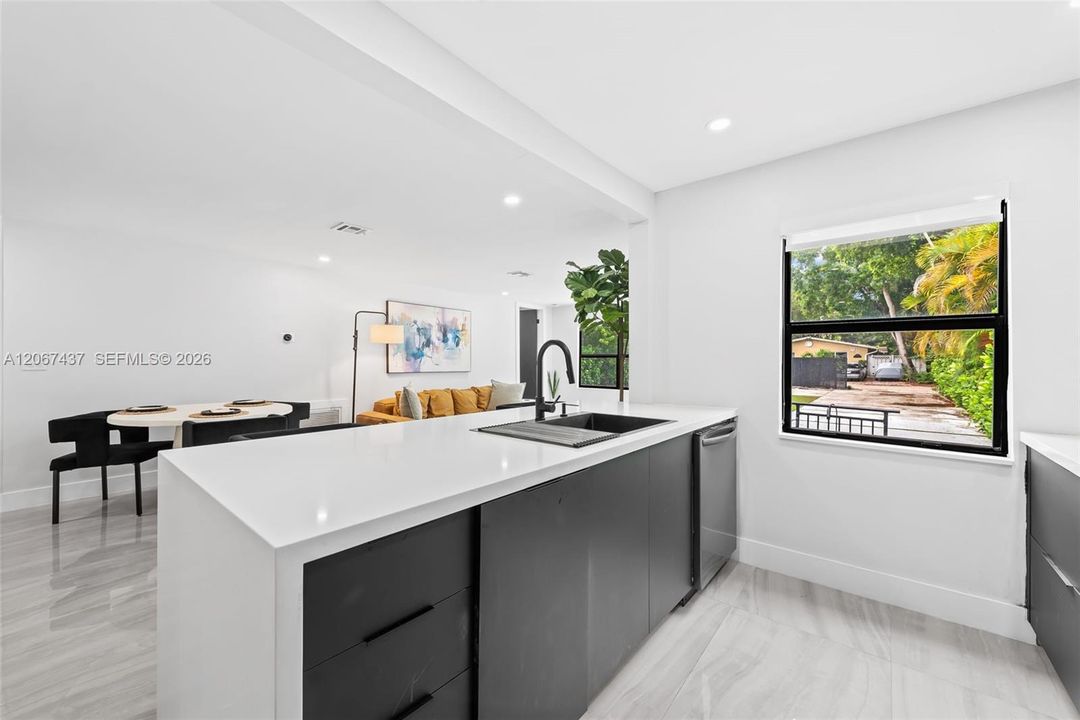 For Sale: $759,000 (3 beds, 3 baths, 1388 Square Feet)