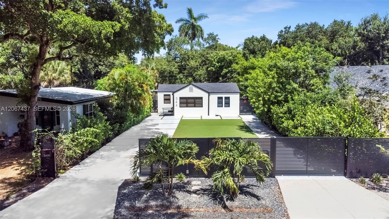 For Sale: $759,000 (3 beds, 3 baths, 1388 Square Feet)