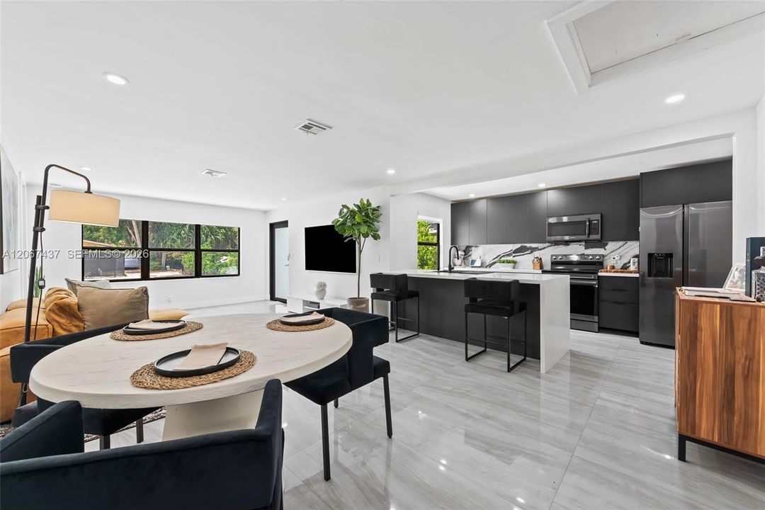 For Sale: $759,000 (3 beds, 3 baths, 1388 Square Feet)