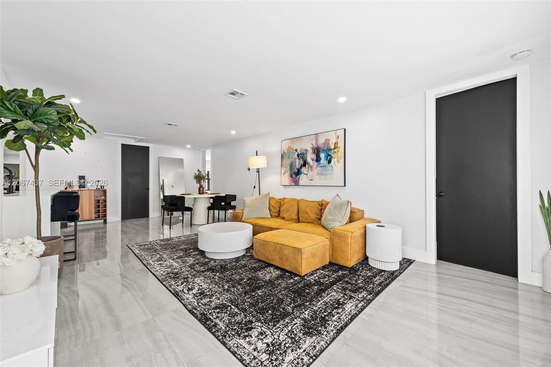 For Sale: $759,000 (3 beds, 3 baths, 1388 Square Feet)