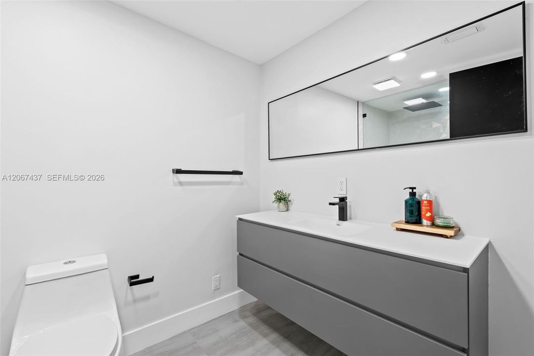 For Sale: $759,000 (3 beds, 3 baths, 1388 Square Feet)