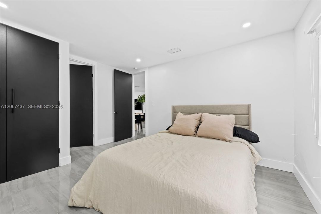 For Sale: $759,000 (3 beds, 3 baths, 1388 Square Feet)
