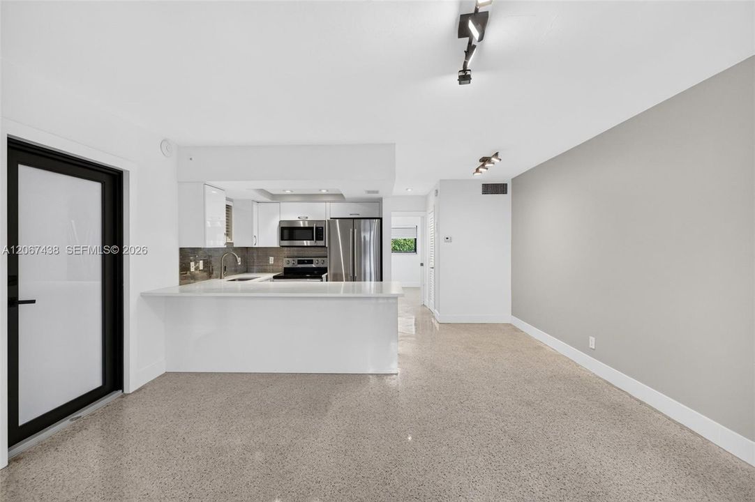For Rent: $1,850 (1 beds, 1 baths, 520 Square Feet)