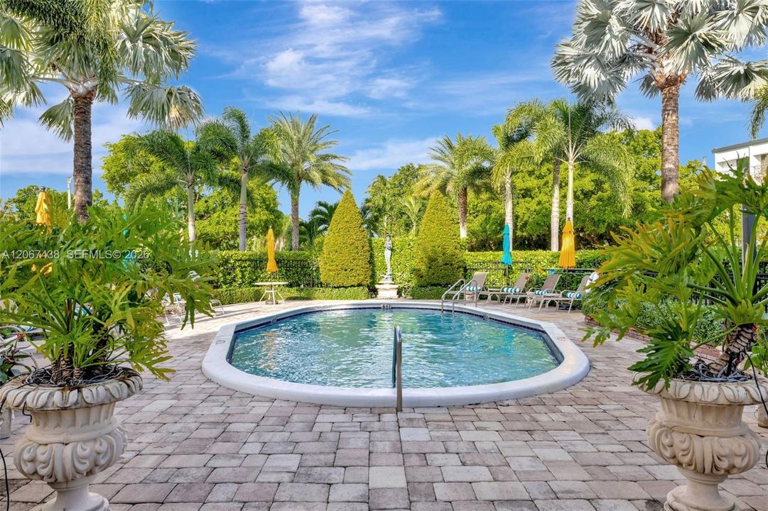 For Rent: $1,850 (1 beds, 1 baths, 520 Square Feet)