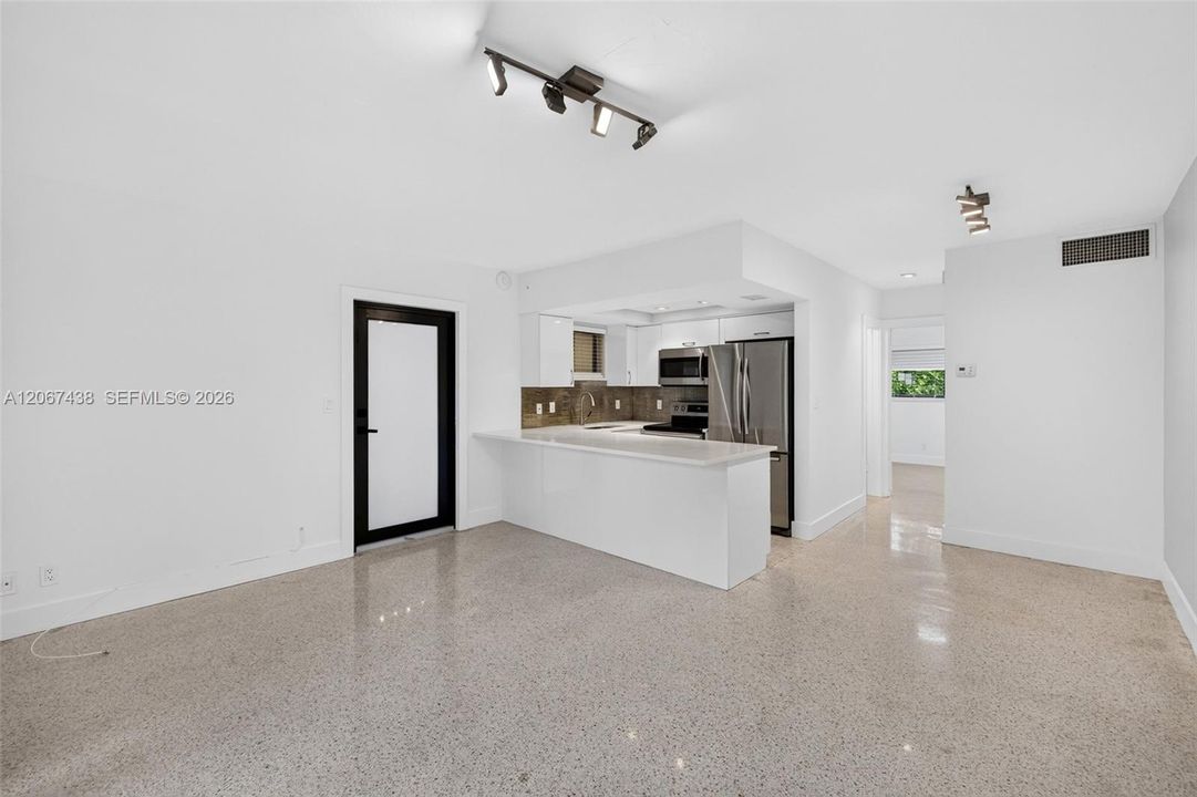 For Rent: $1,850 (1 beds, 1 baths, 520 Square Feet)