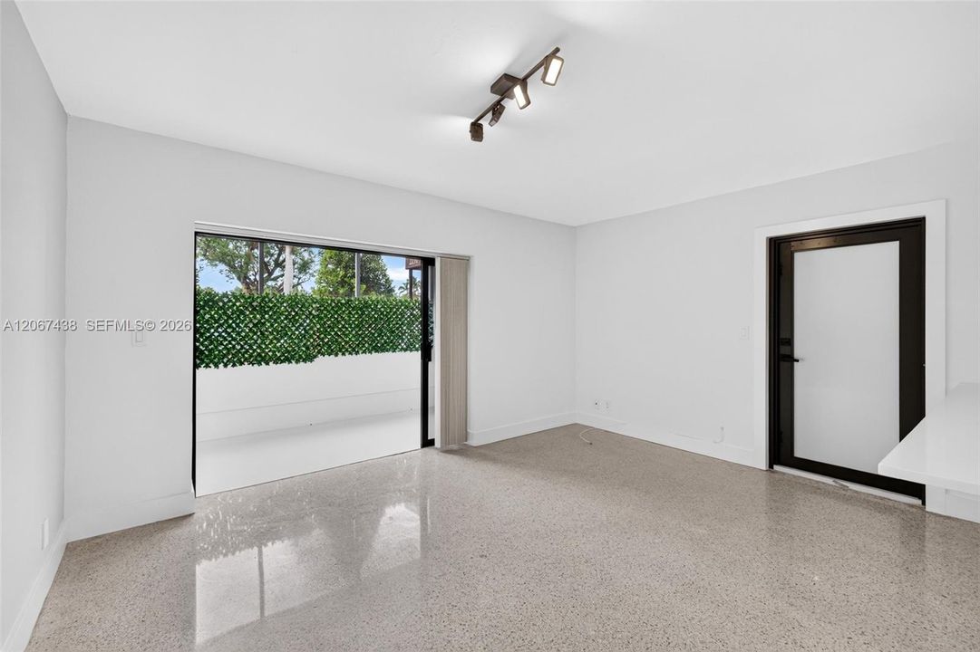 For Rent: $1,850 (1 beds, 1 baths, 520 Square Feet)