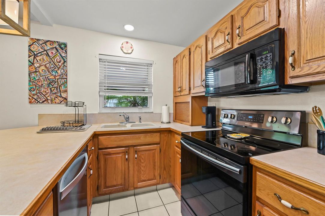 13 Kitchen 02