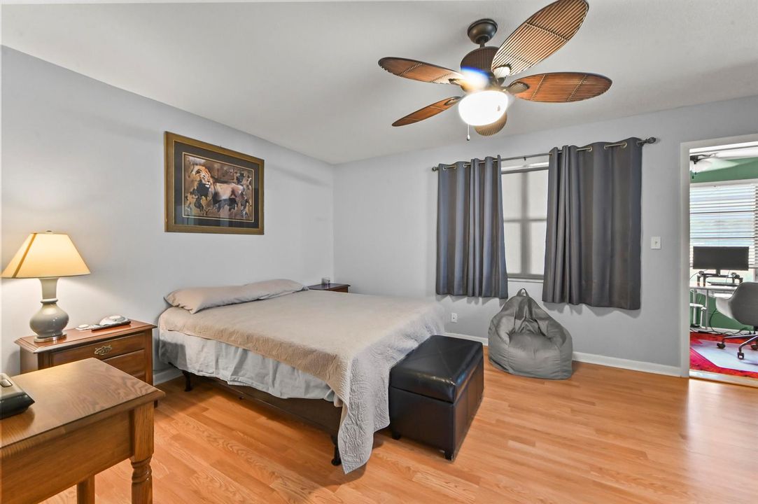 17 Bedroom 01