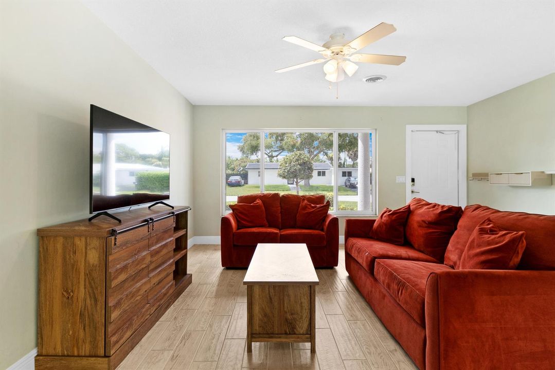 accutour_01 1257-nw-7th-st_-008