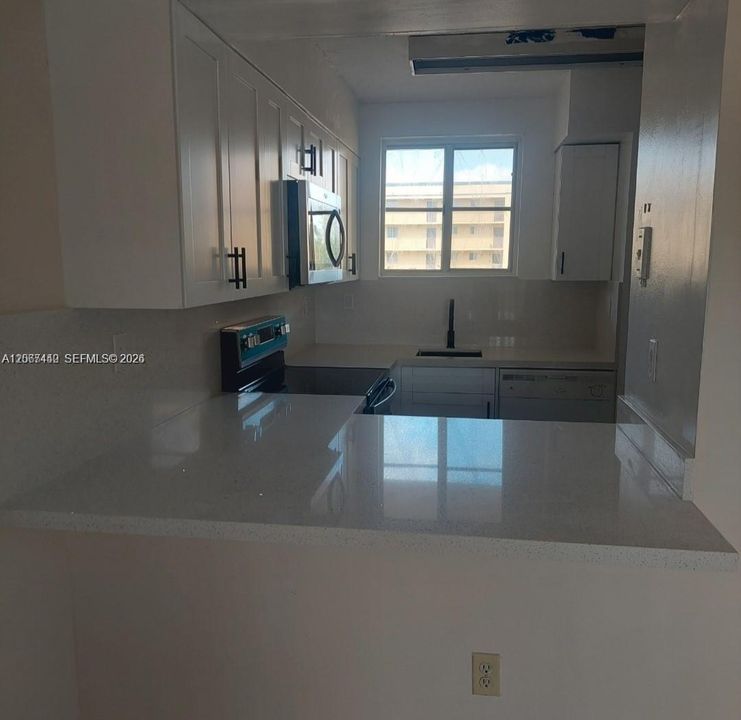 For Rent: $1,800 (1 beds, 1 baths, 848 Square Feet)