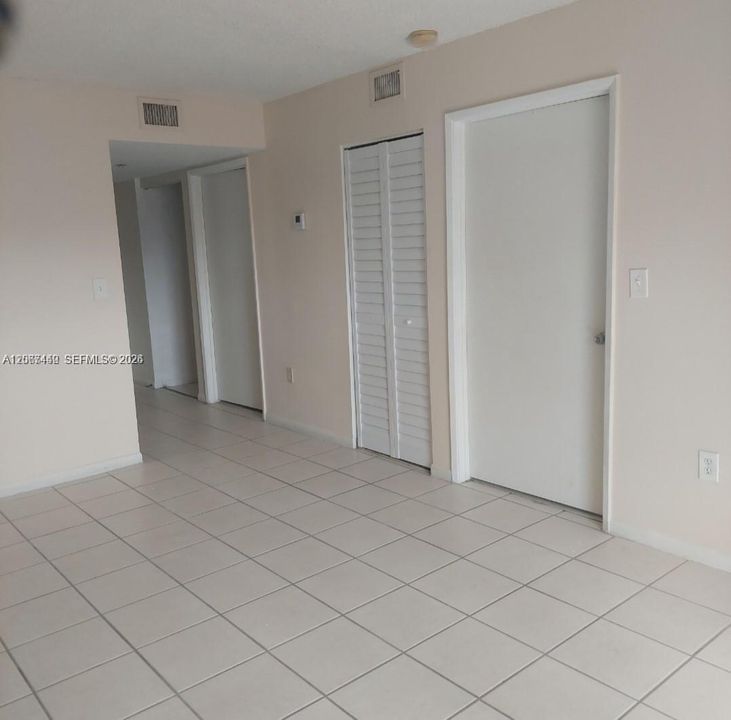 For Rent: $1,800 (1 beds, 1 baths, 848 Square Feet)