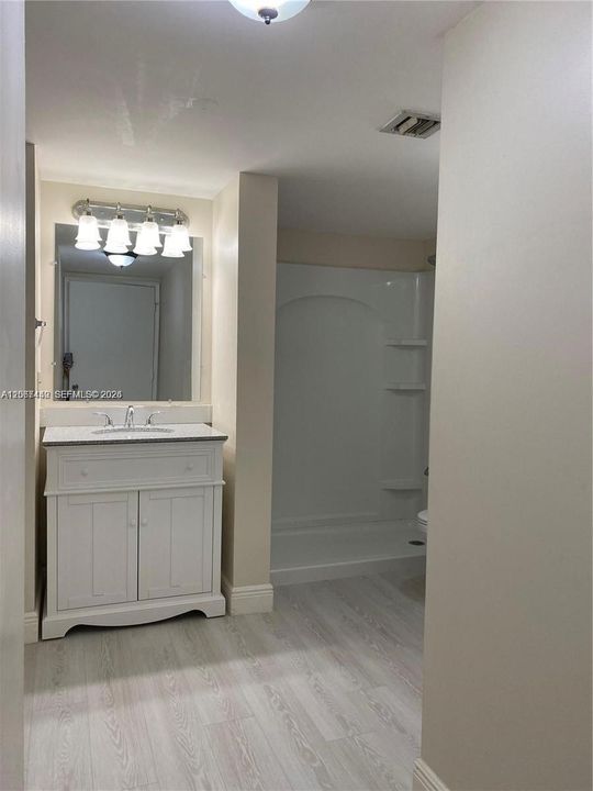 For Rent: $1,800 (1 beds, 1 baths, 848 Square Feet)