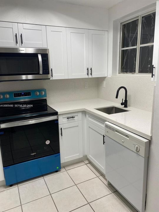 For Rent: $1,800 (1 beds, 1 baths, 848 Square Feet)