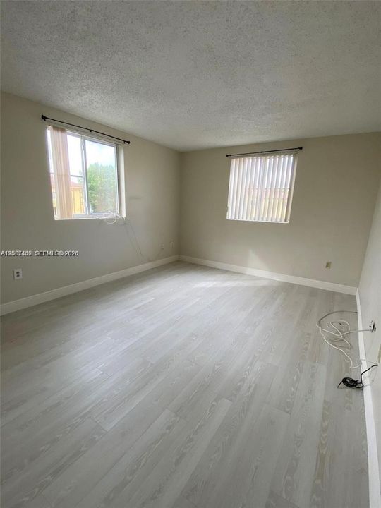 For Rent: $1,800 (1 beds, 1 baths, 848 Square Feet)