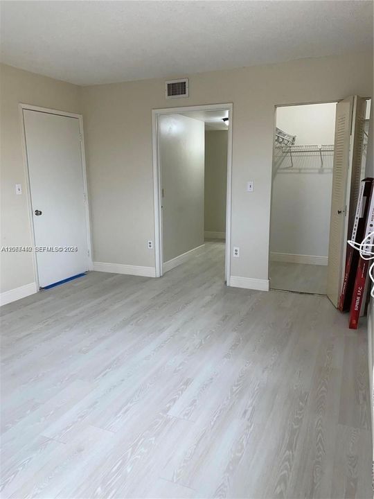 For Rent: $1,800 (1 beds, 1 baths, 848 Square Feet)