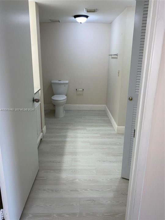 For Rent: $1,800 (1 beds, 1 baths, 848 Square Feet)