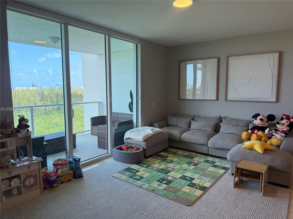 For Rent: $4,800 (3 beds, 2 baths, 1743 Square Feet)