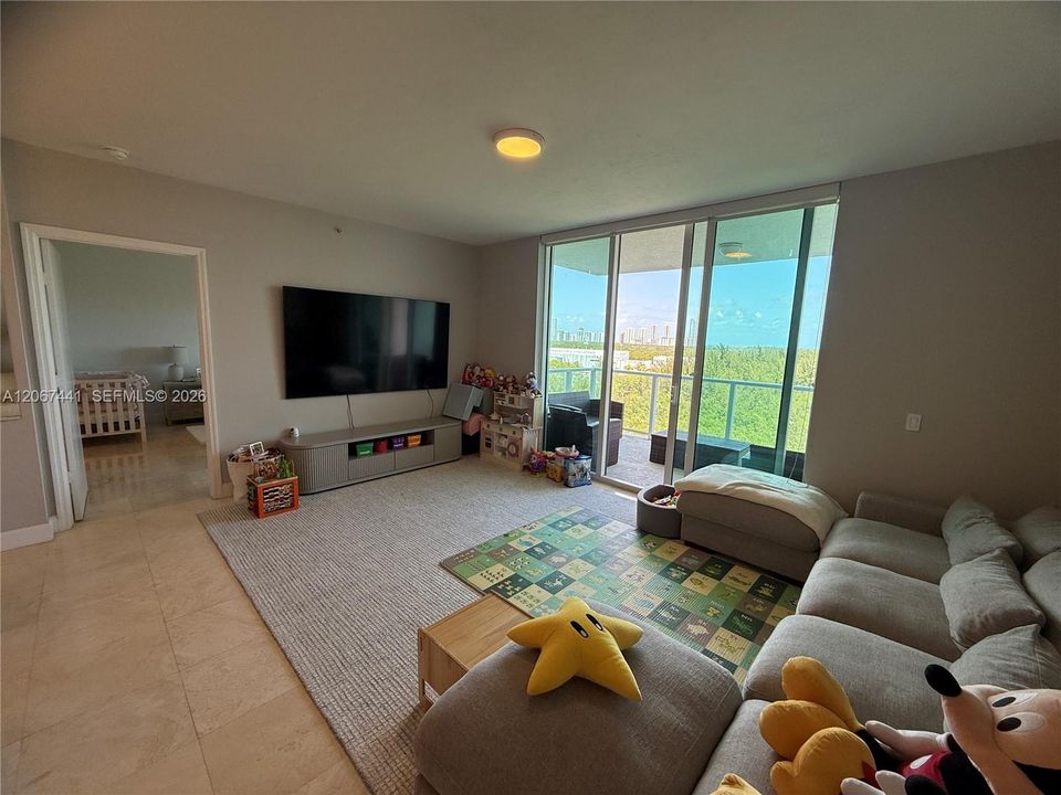 For Rent: $4,800 (3 beds, 2 baths, 1743 Square Feet)