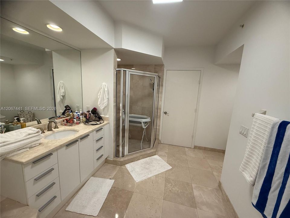 For Rent: $4,800 (3 beds, 2 baths, 1743 Square Feet)