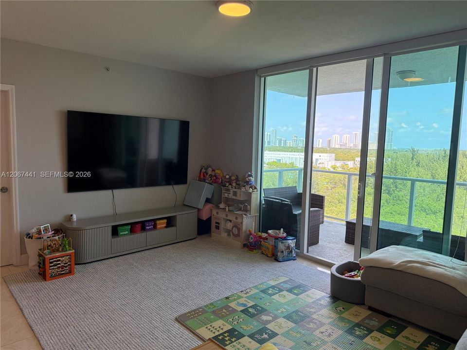 For Rent: $4,800 (3 beds, 2 baths, 1743 Square Feet)
