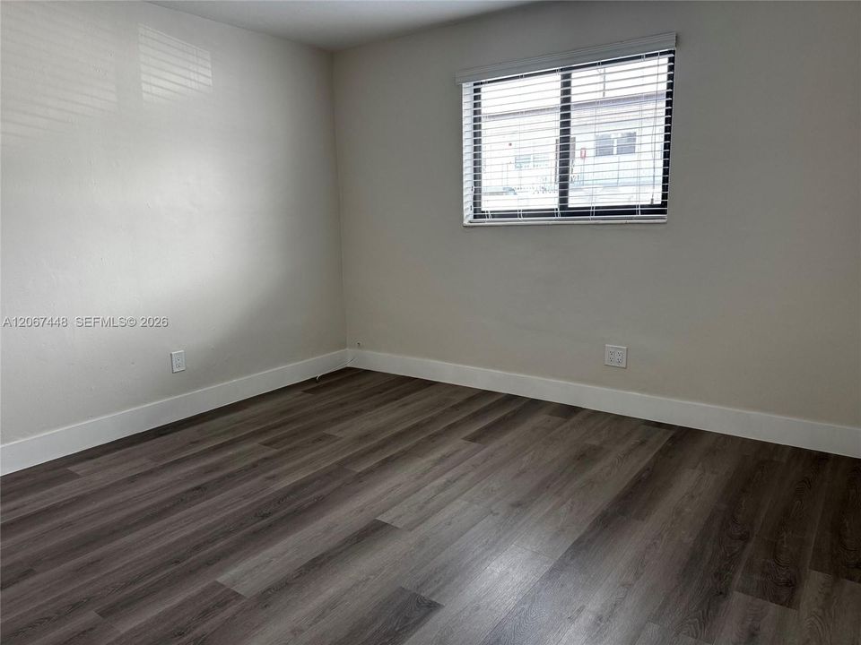 For Rent: $2,100 (2 beds, 1 baths, 700 Square Feet)