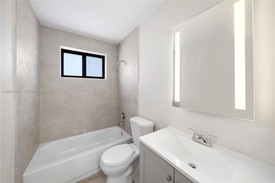 For Rent: $2,100 (2 beds, 1 baths, 700 Square Feet)