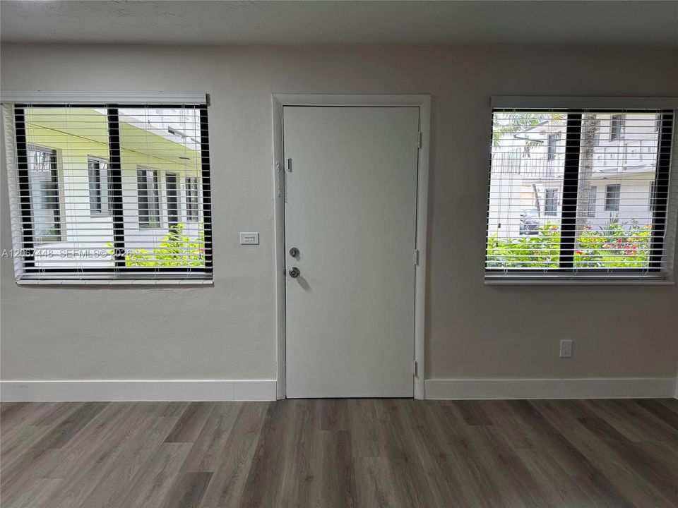 For Rent: $2,100 (2 beds, 1 baths, 700 Square Feet)