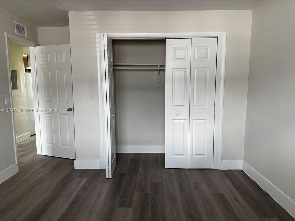 For Rent: $2,100 (2 beds, 1 baths, 700 Square Feet)