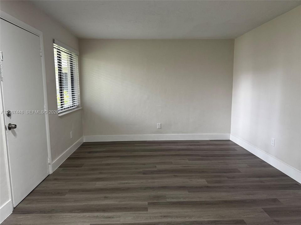 For Rent: $2,100 (2 beds, 1 baths, 700 Square Feet)