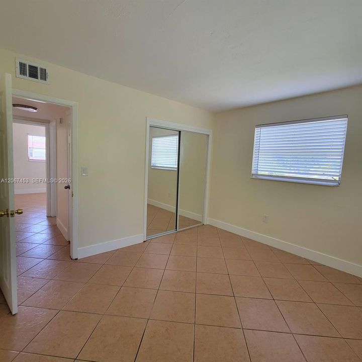 For Rent: $2,000 (2 beds, 1 baths, 3416 Square Feet)